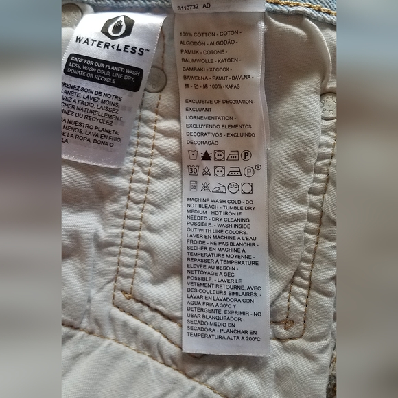 Women's Levi's Original 501 Buttonfly Shorts - Picture 4 of 8